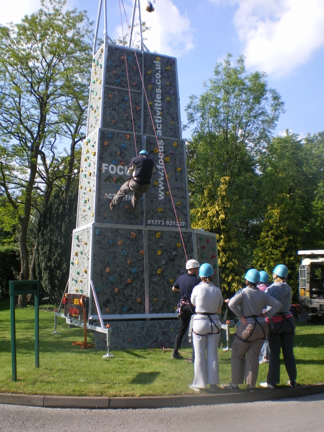  Nuestro muro de escalada móvil